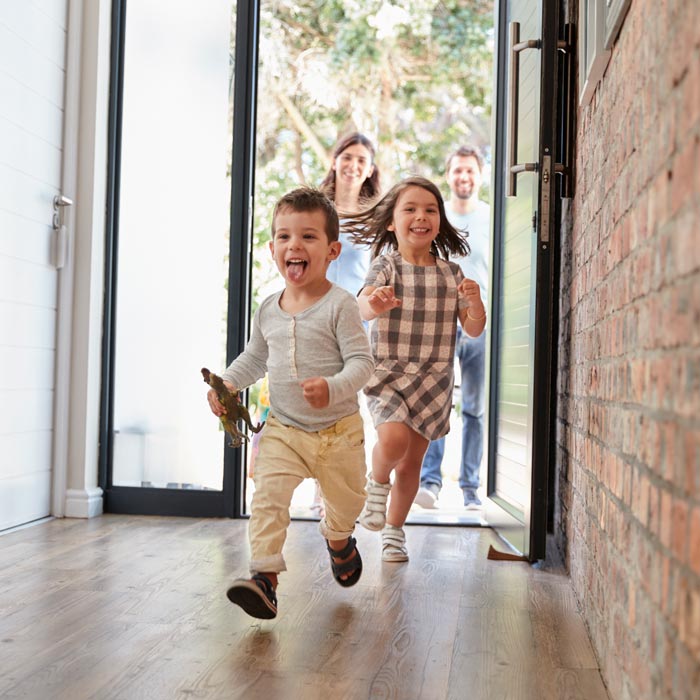 kids running in front door